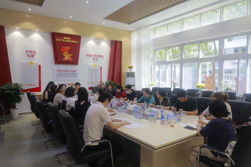 江大总支开展专题调研活动_副本