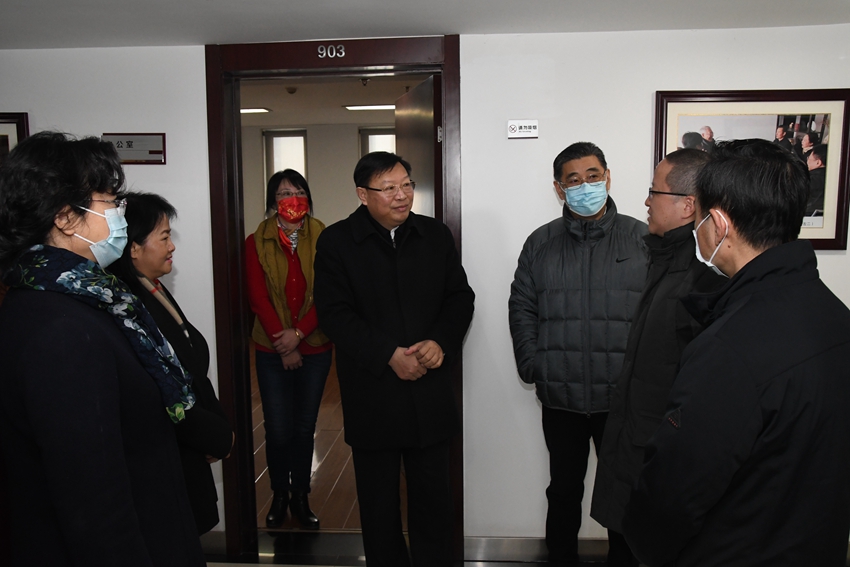 市政协主席杨智，市委常委、统战部长杨玲走访市委会_副本