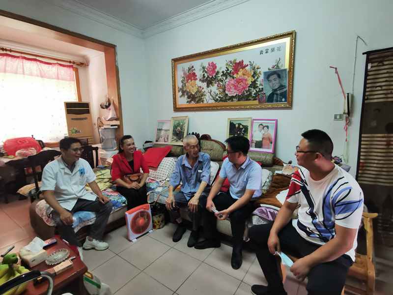 孝南支部走访老党员_副本