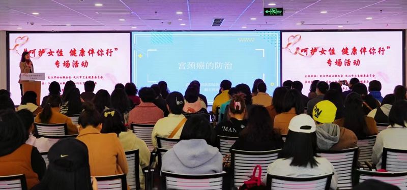 江汉区工委联合开展专场健康咨询服务活动_副本