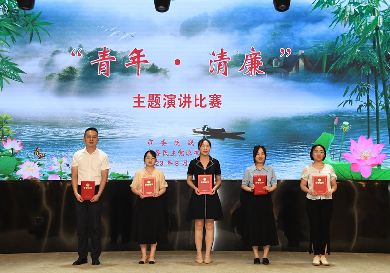 赵越夏文获演讲比赛优秀奖_副本