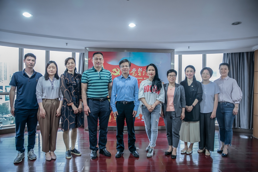 江汉区工委副书记统战部长走访农工党江汉区工委_副本