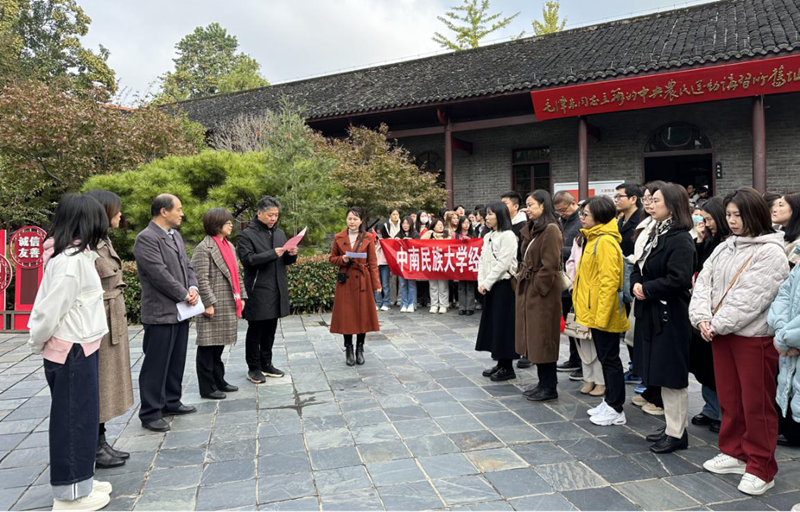 江岸区工委举行新党员迎新仪式3_副本