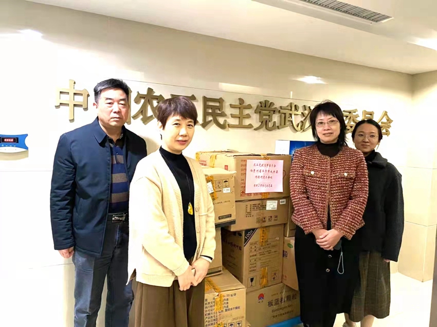 市委会向大方县顺德街道捐赠药品_副本
