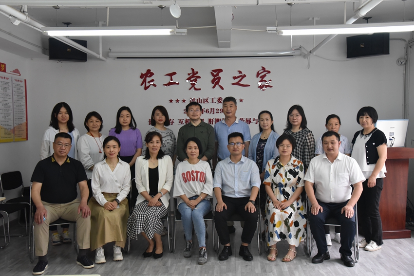江汉区工委组织骨干党员前往洪山区农工党党员之家学习调研_副本